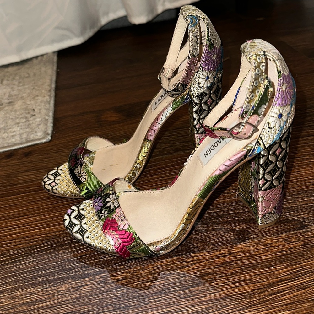 Steve Madden pattern heels size 7